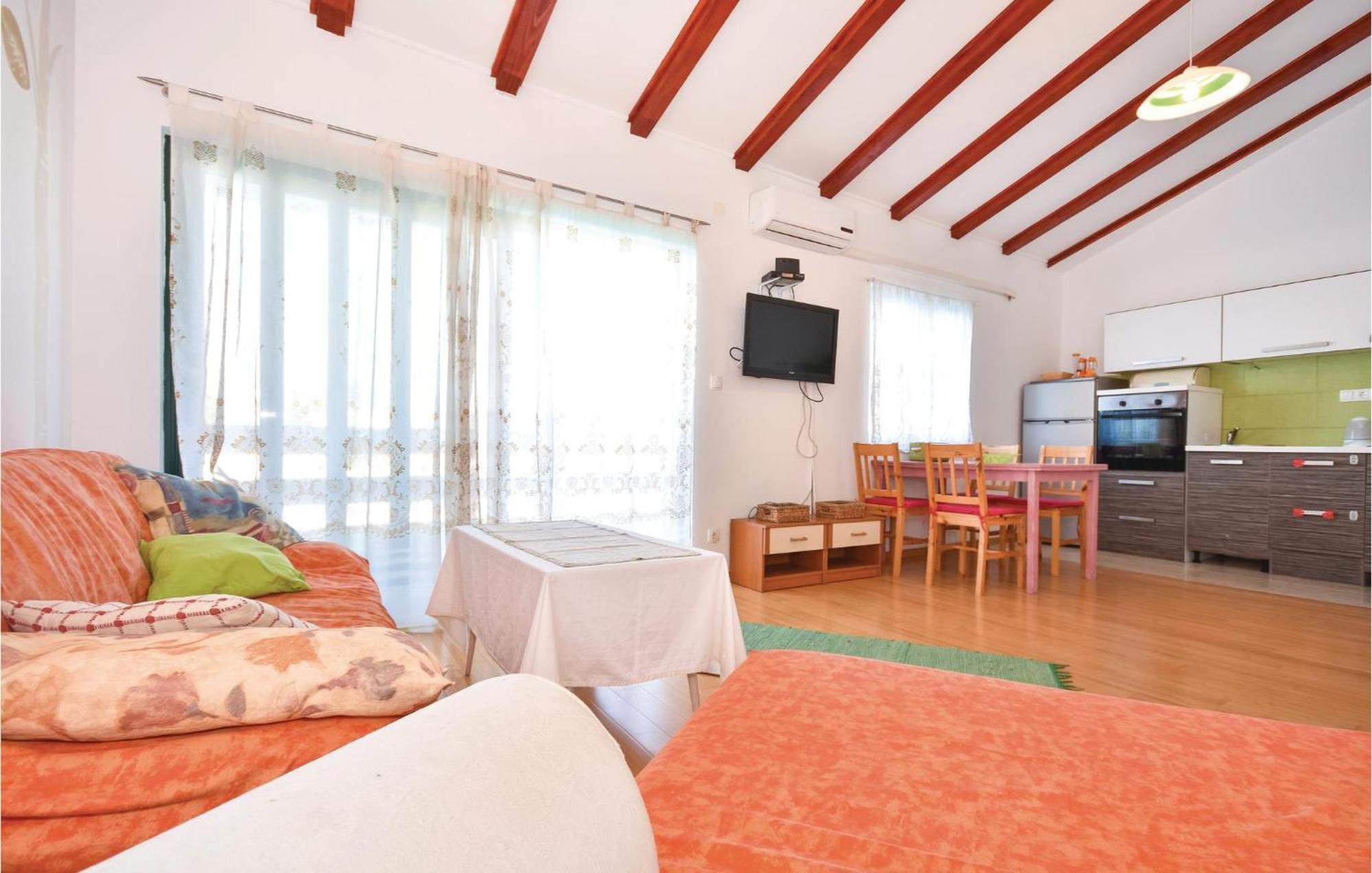 2 Bedroom Gorgeous Apartment In ストモルスカ エクステリア 写真