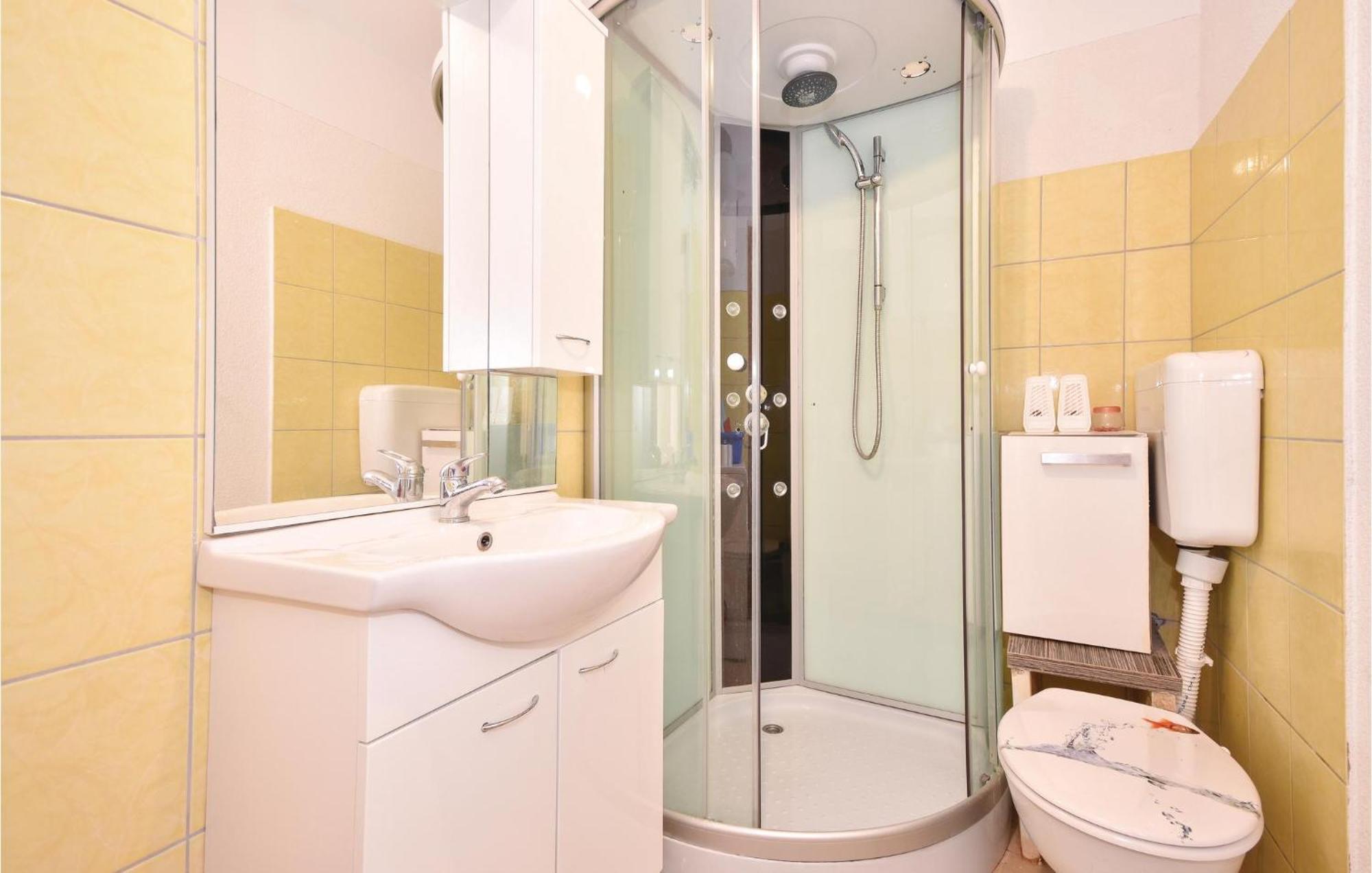 2 Bedroom Gorgeous Apartment In ストモルスカ エクステリア 写真