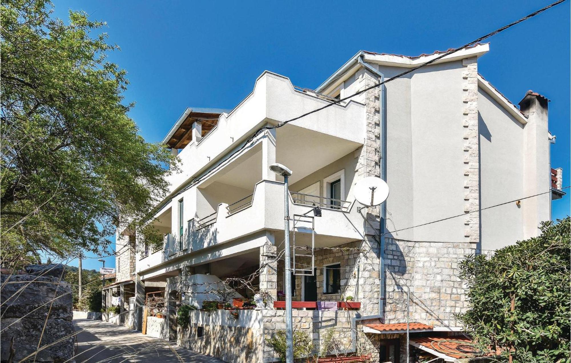 2 Bedroom Gorgeous Apartment In ストモルスカ エクステリア 写真
